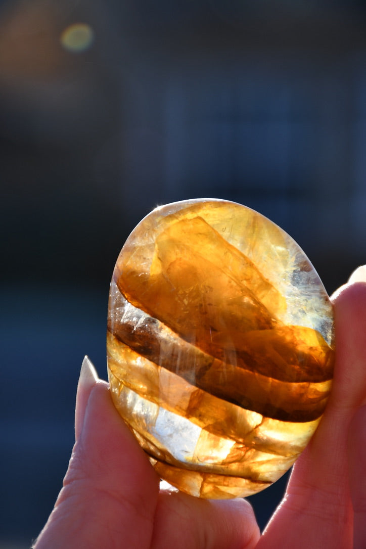 Hematoid quartz pebble