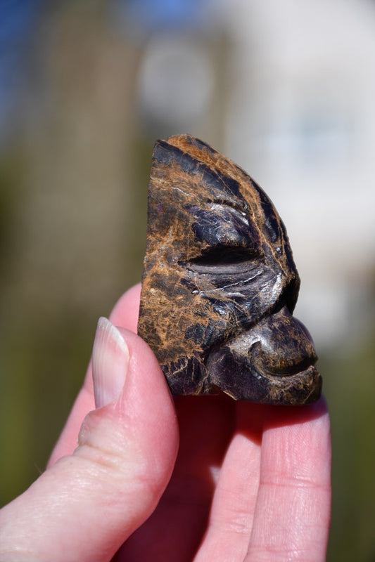 Purpurite skull - Manus carve