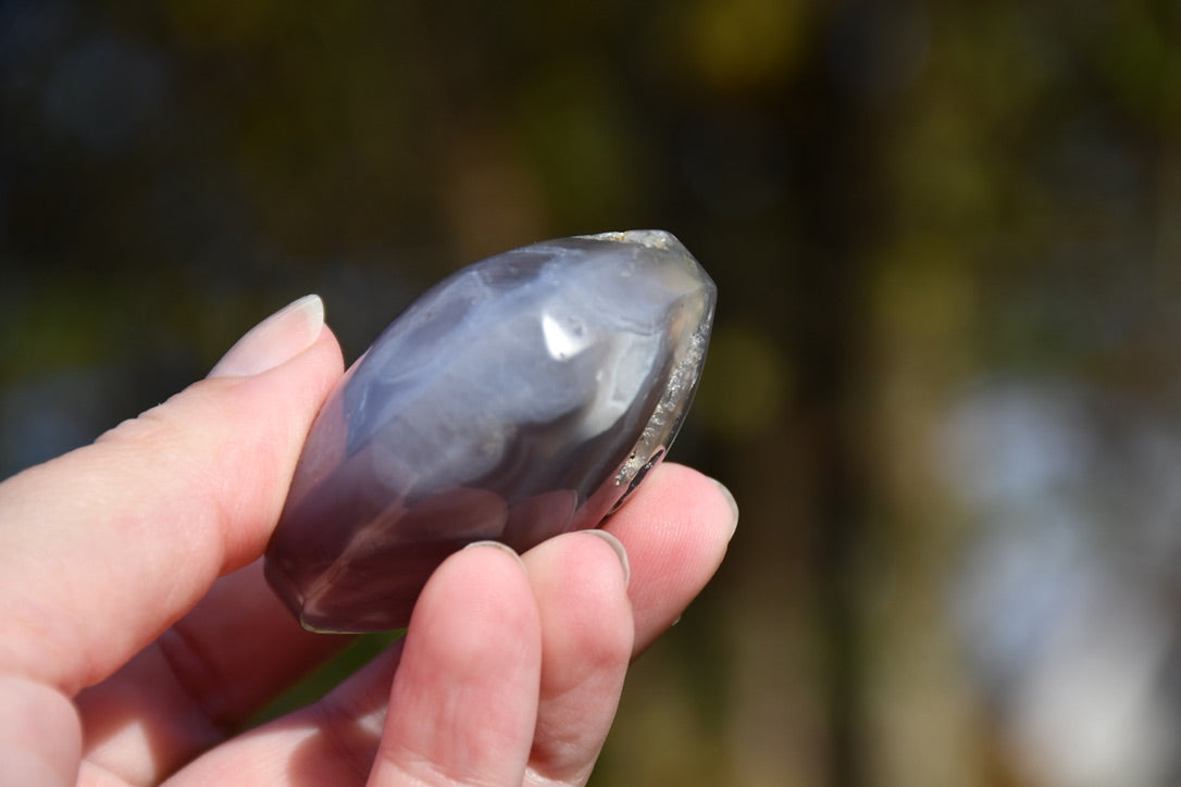 Moss agate palm stone