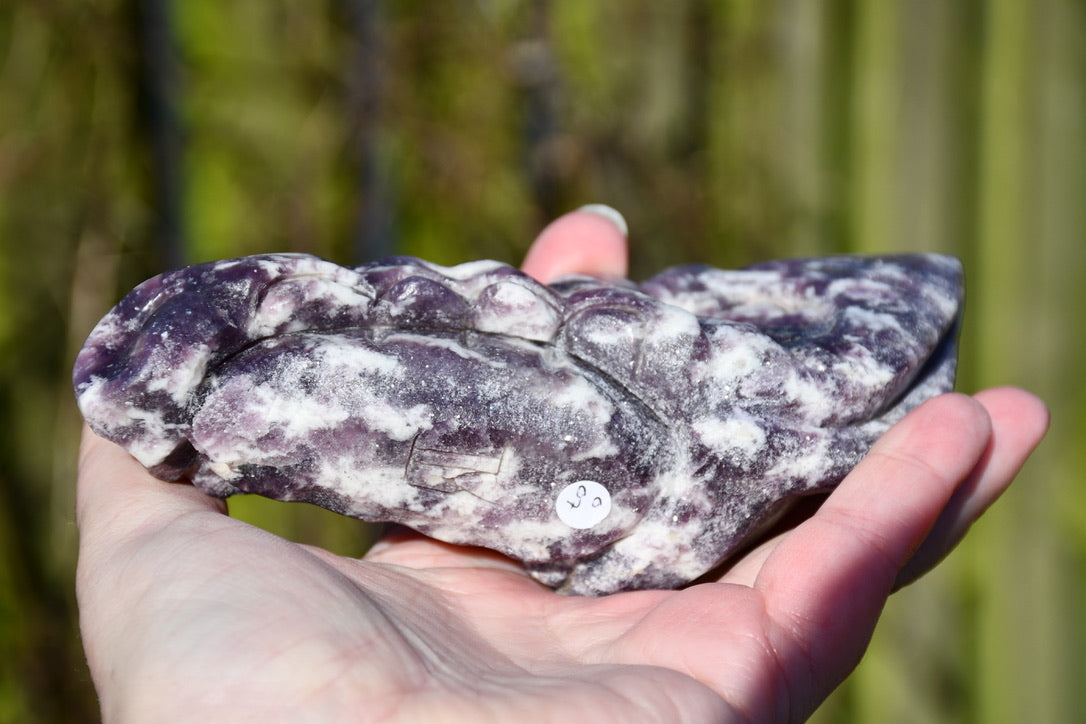 Lepidolite dragon - Manus carve