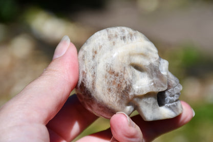 Moonstone and sunstone skull carve (small)