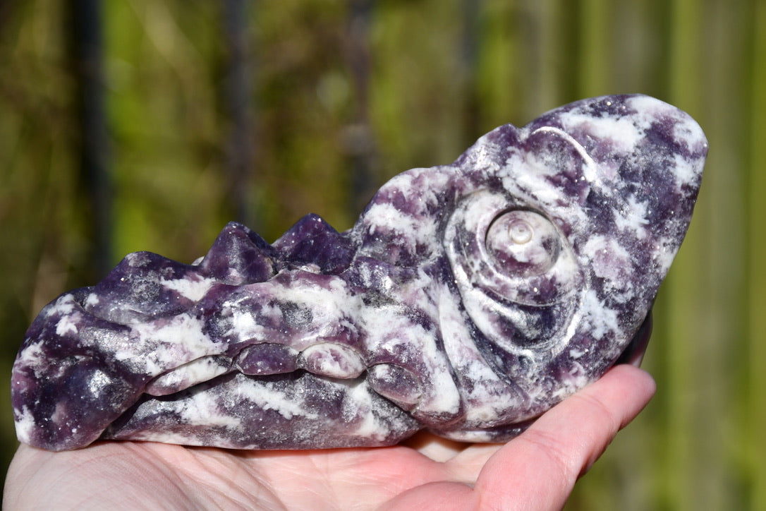 Lepidolite dragon - Manus carve