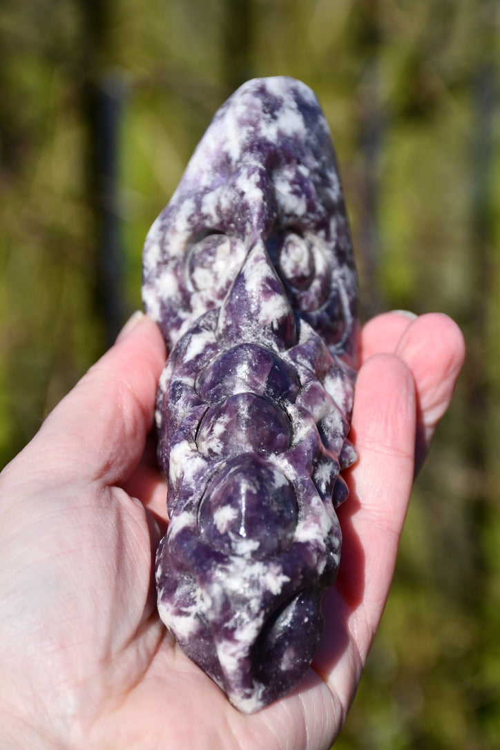Lepidolite dragon - Manus carve