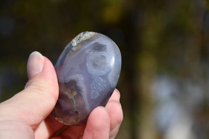 Moss agate palm stone