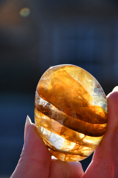 Hematoid quartz pebble