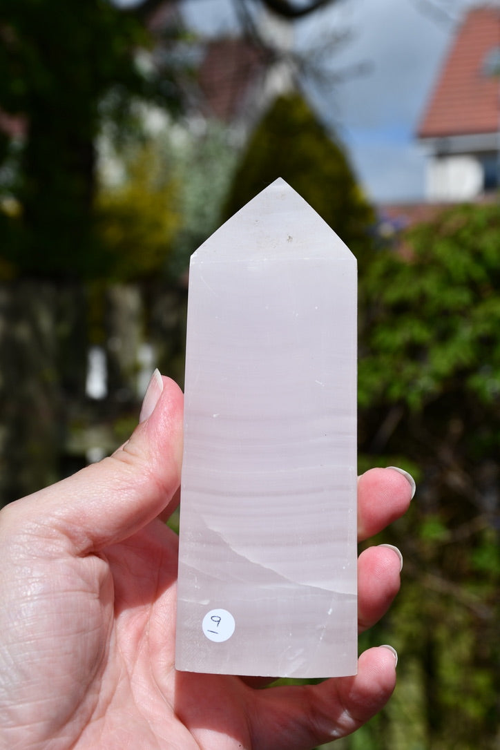 Mangano calcite obelisk