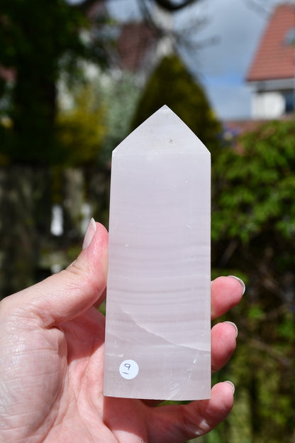 Mangano calcite obelisk