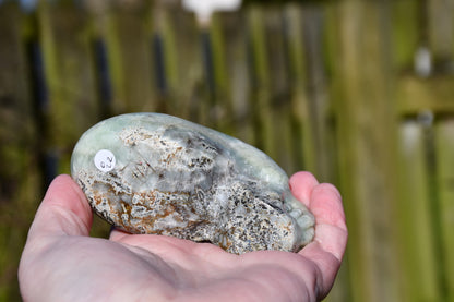 Namibian prehnite traveller skull - Manus carve