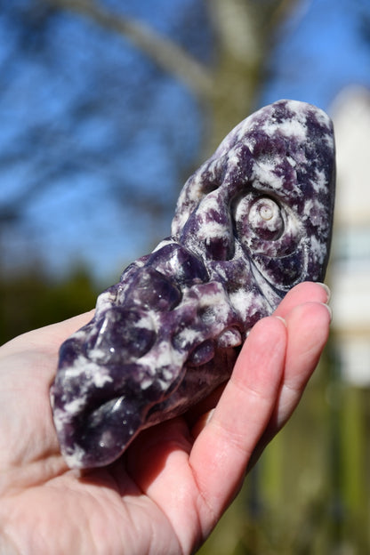 Lepidolite dragon - Manus carve