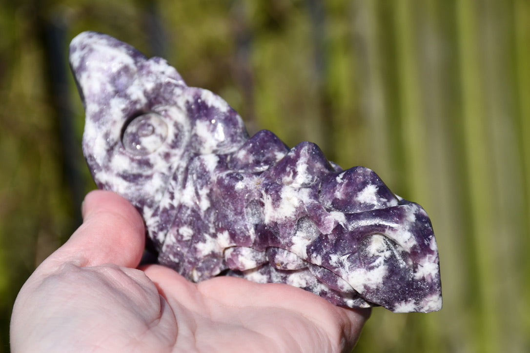 Lepidolite dragon - Manus carve