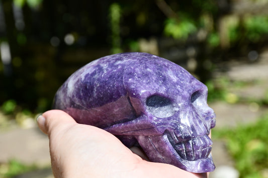 Elongated lepidolite traveller skull carve