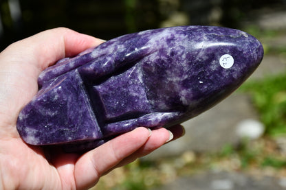 Elongated lepidolite traveller skull carve