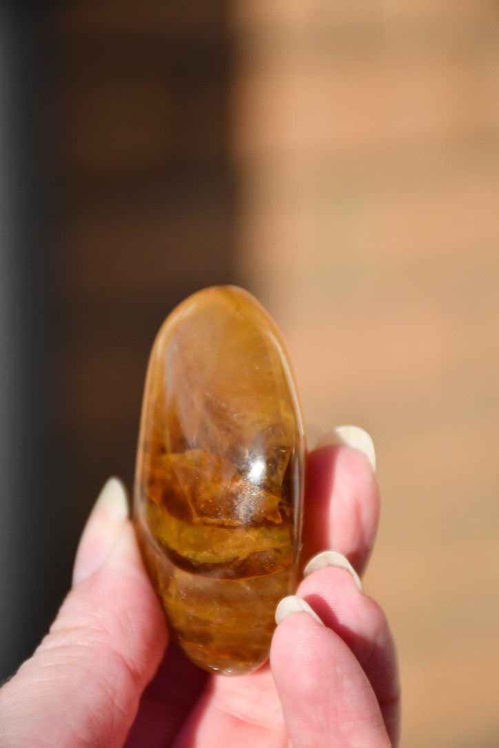 Hematoid quartz pebble