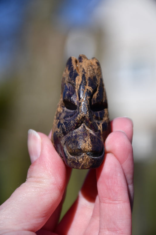Purpurite skull - Manus carve