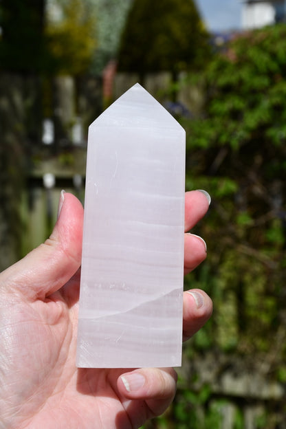 Mangano calcite obelisk