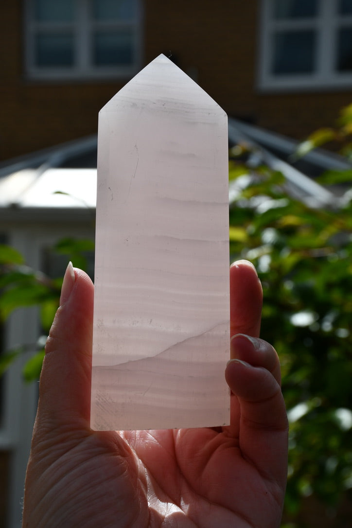 Mangano calcite obelisk
