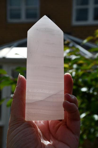 Mangano calcite obelisk