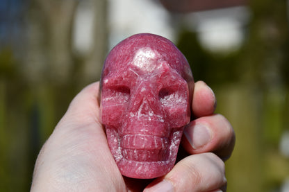 Rhodonite in quartz skull