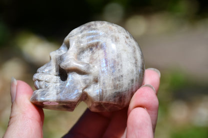 Moonstone and sunstone skull carve (small)