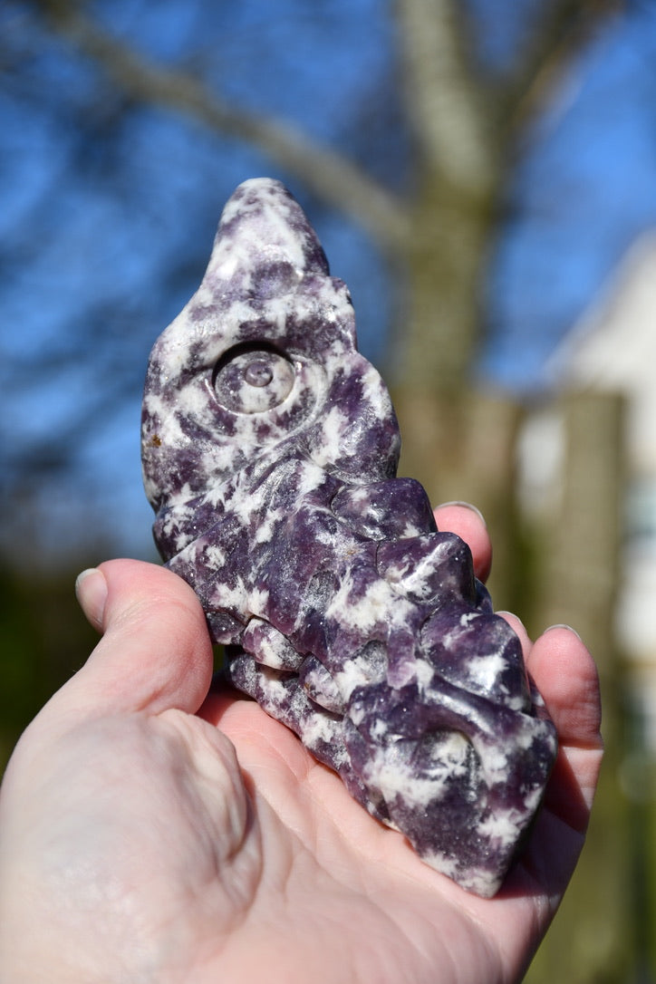 Lepidolite dragon - Manus carve