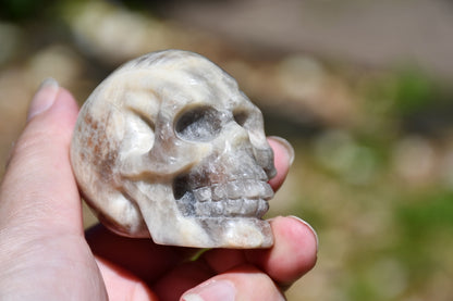 Moonstone and sunstone skull carve (small)
