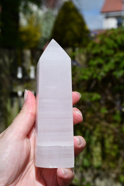 Mangano calcite obelisk