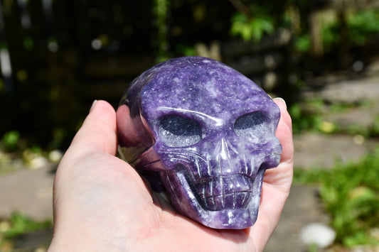 Elongated lepidolite traveller skull carve