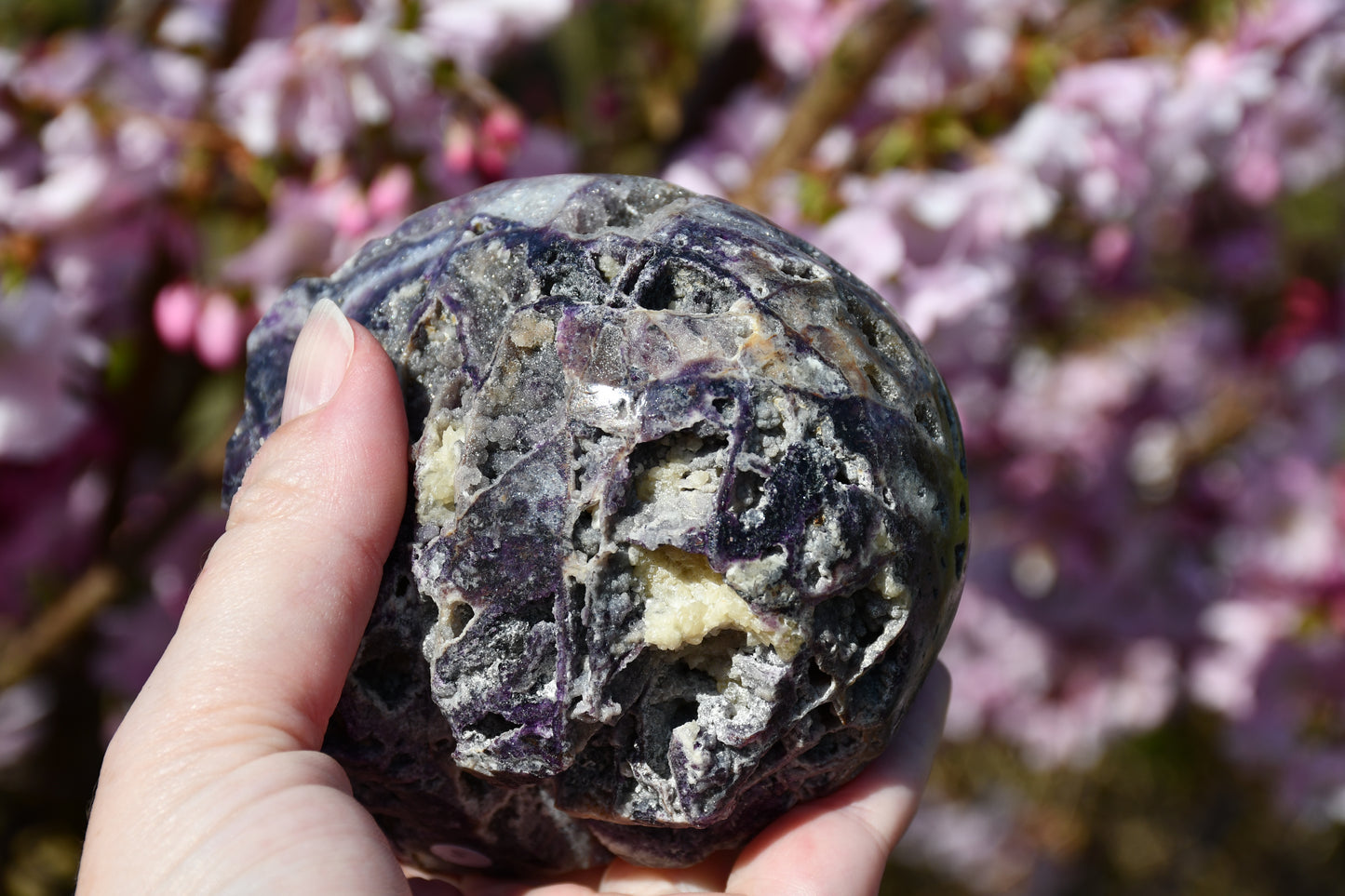 Fluorite/quartz/sphalerite unusual skull