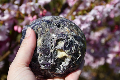 Fluorite/quartz/sphalerite unusual skull