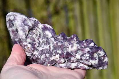 Lepidolite dragon - Manus carve