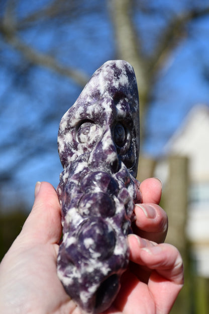 Lepidolite dragon - Manus carve