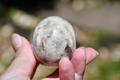 Moonstone and sunstone skull carve (small)