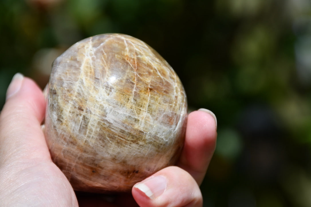 Moonstone and sunstone skull carve (larger)